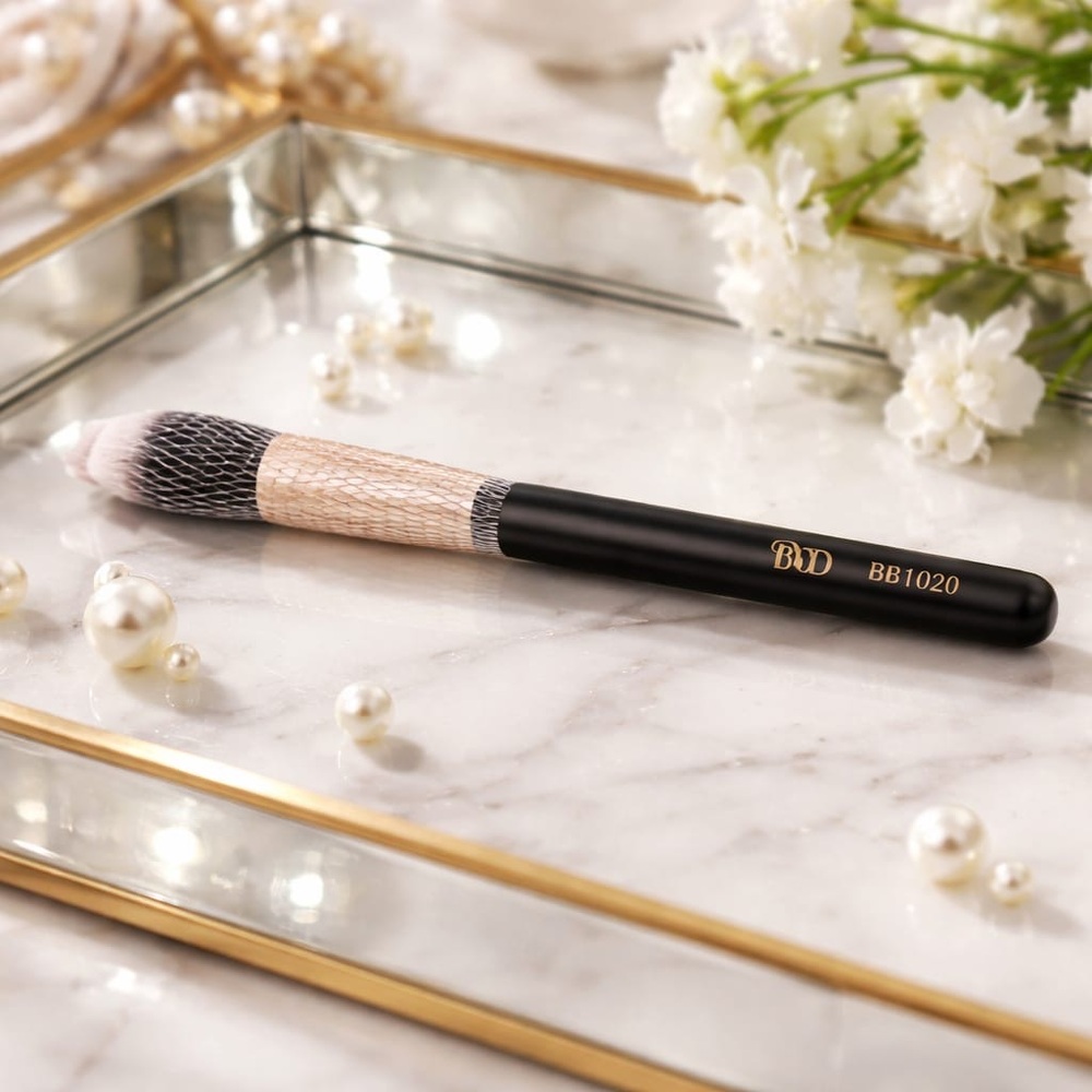 BB1020 Women’s Powder & Blending Brush